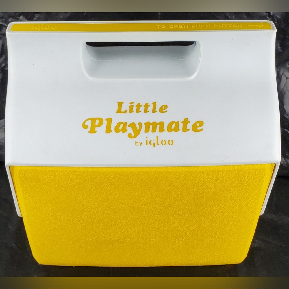Igloo Vintage 1983 Little Playmate Cooler Lemon Yellow w/ Push Button USA - READ